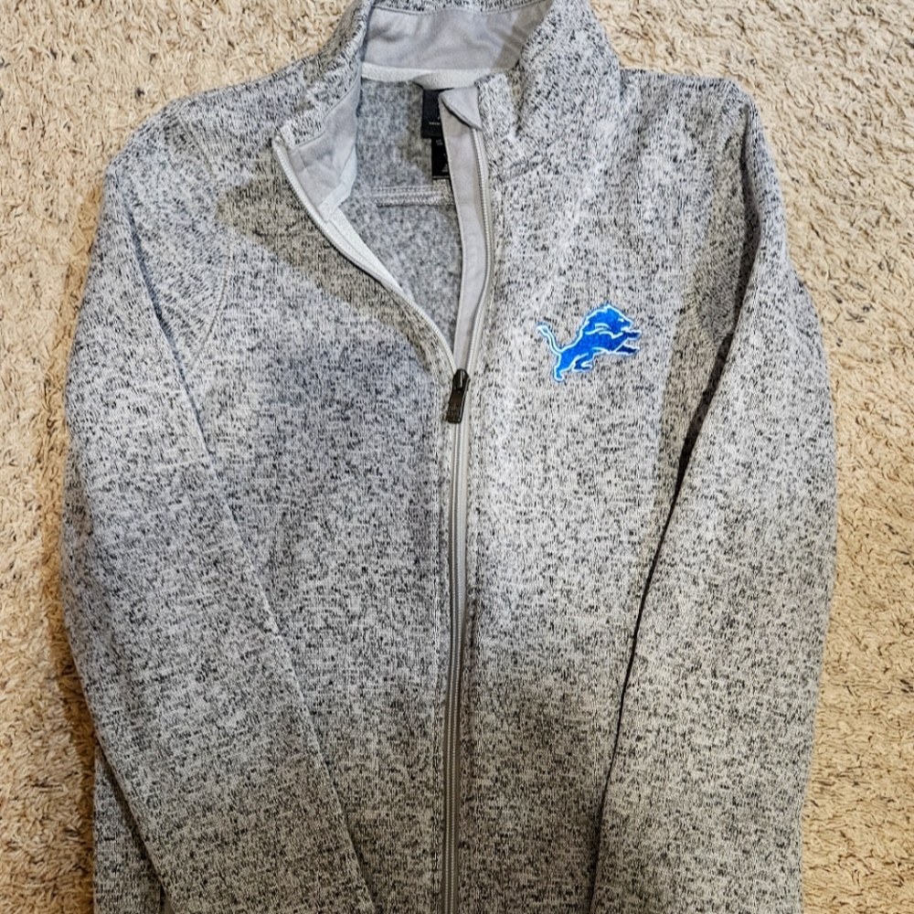 LIONS BOYS JACKET. GREAT FOR A SPRING DAY!  NO HOOD. FITS LIKE A 10/12.